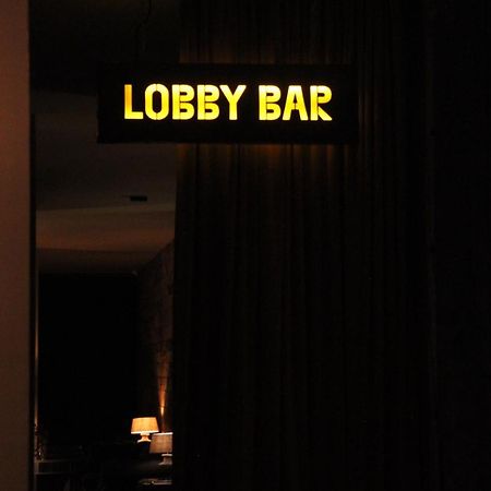 Rooms Hotel Kazbegi Exterior foto Lobby Bar
