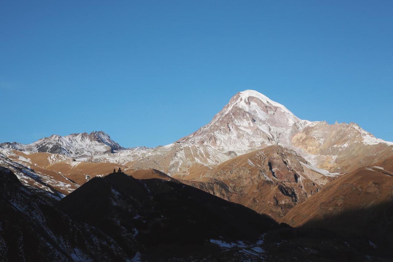 Rooms Hotel Kazbegi Exterior foto The highest peak of the Caucasus, Mount Elbrus, is located in the Caucasus Mountains.