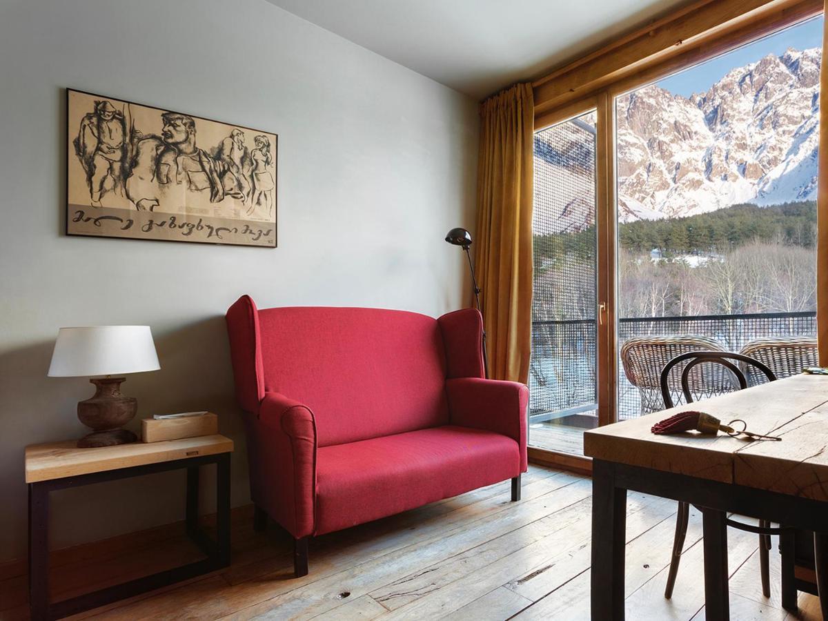 Rooms Hotel Kazbegi Exterior foto A room at the Hotel de la Poste