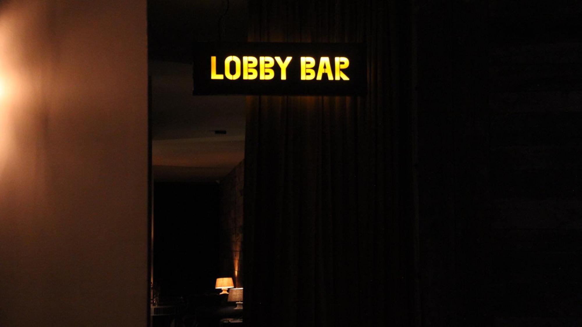 Rooms Hotel Kazbegi Exterior foto Lobby Bar