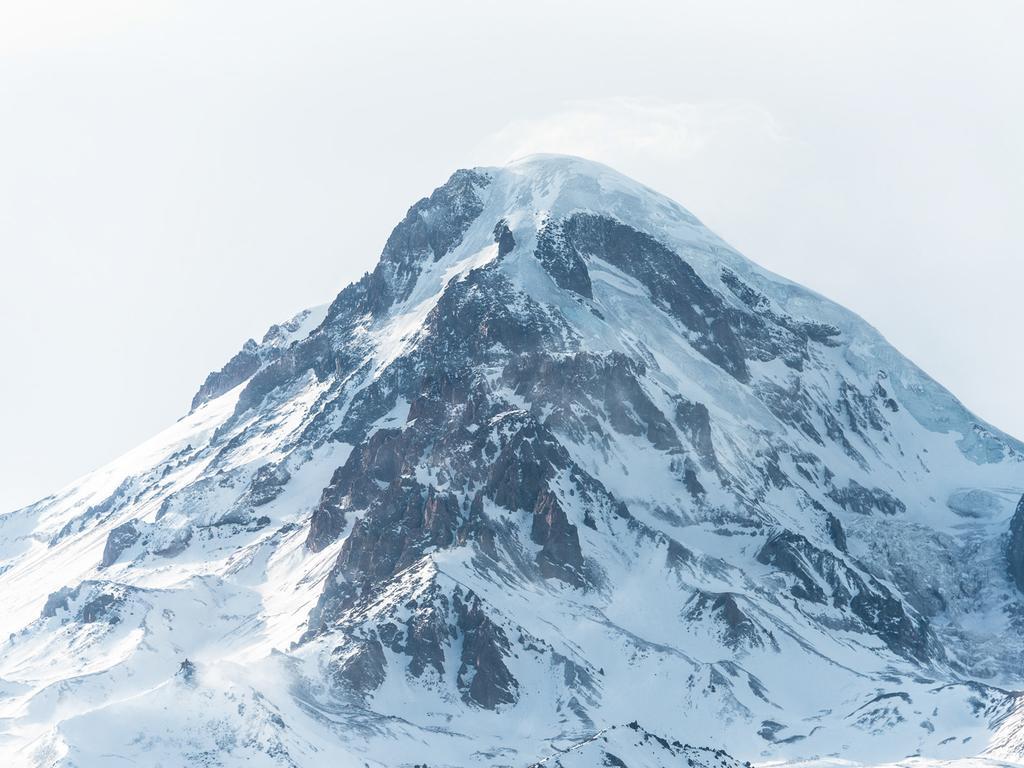 Rooms Hotel Kazbegi Exterior foto The summit of Mount Hood