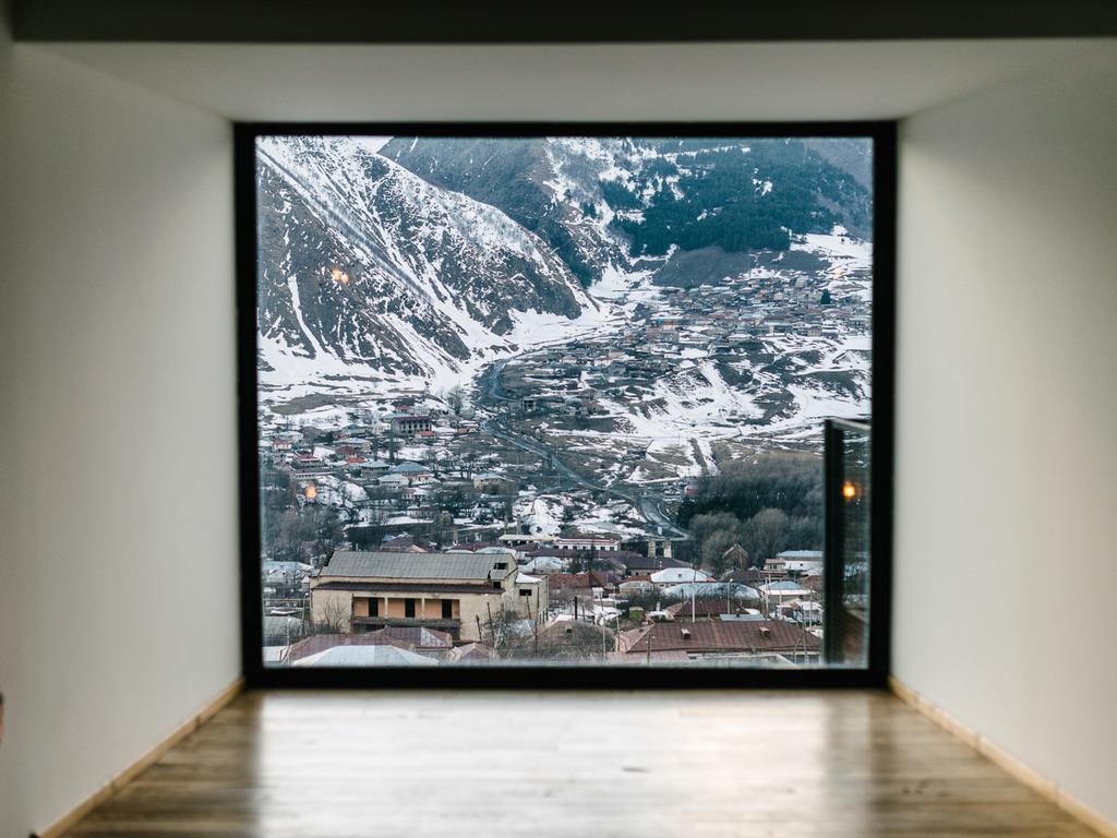 Rooms Hotel Kazbegi Exterior foto View from the hotel