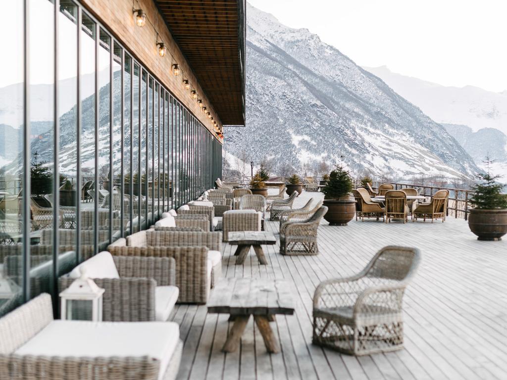 Rooms Hotel Kazbegi Exterior foto The Terrace at the Hotel