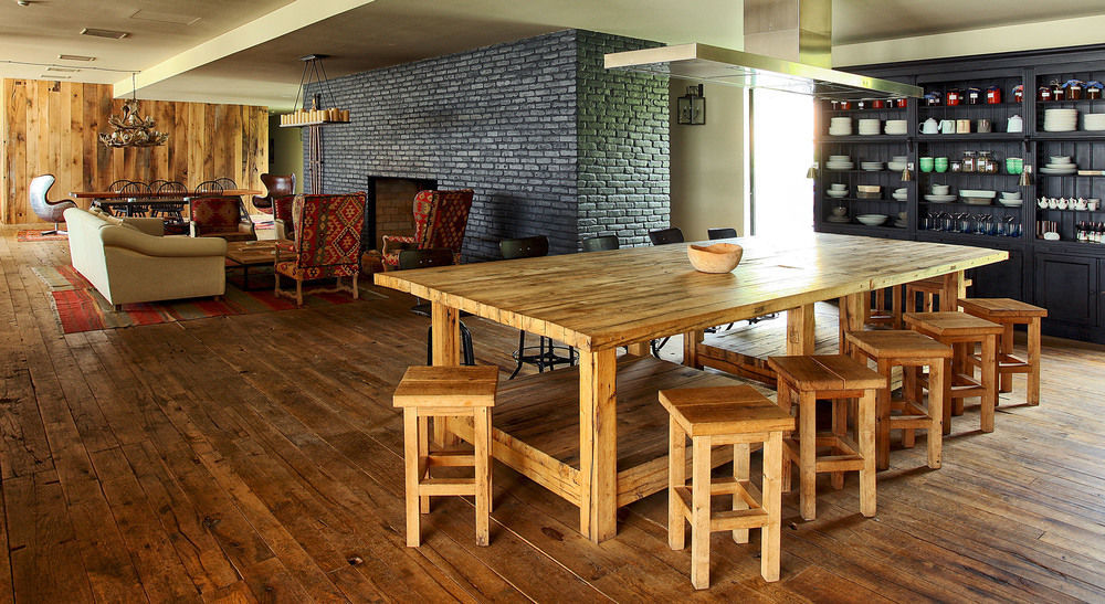 Rooms Hotel Kazbegi Exterior foto The kitchen at The River Café