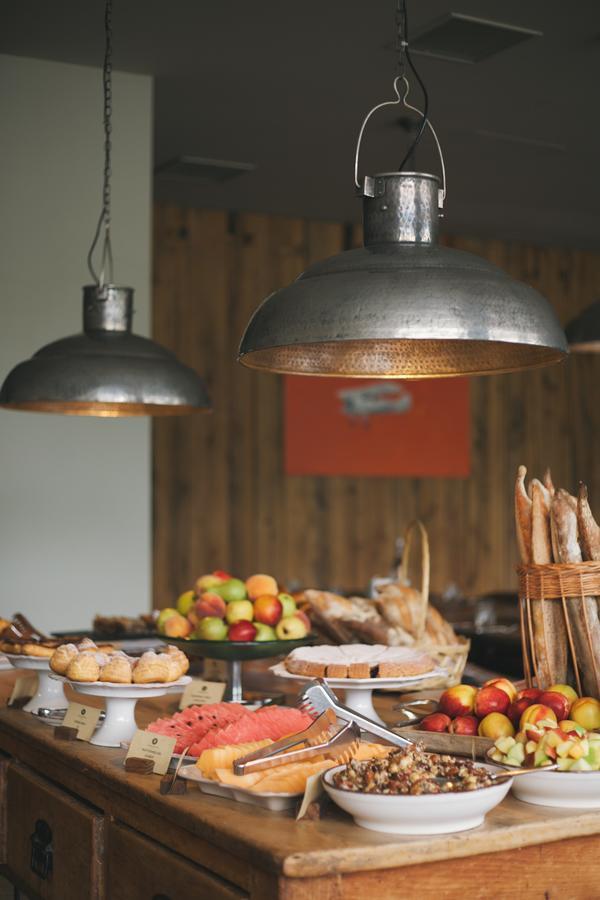 Rooms Hotel Kazbegi Exterior foto A pendant light